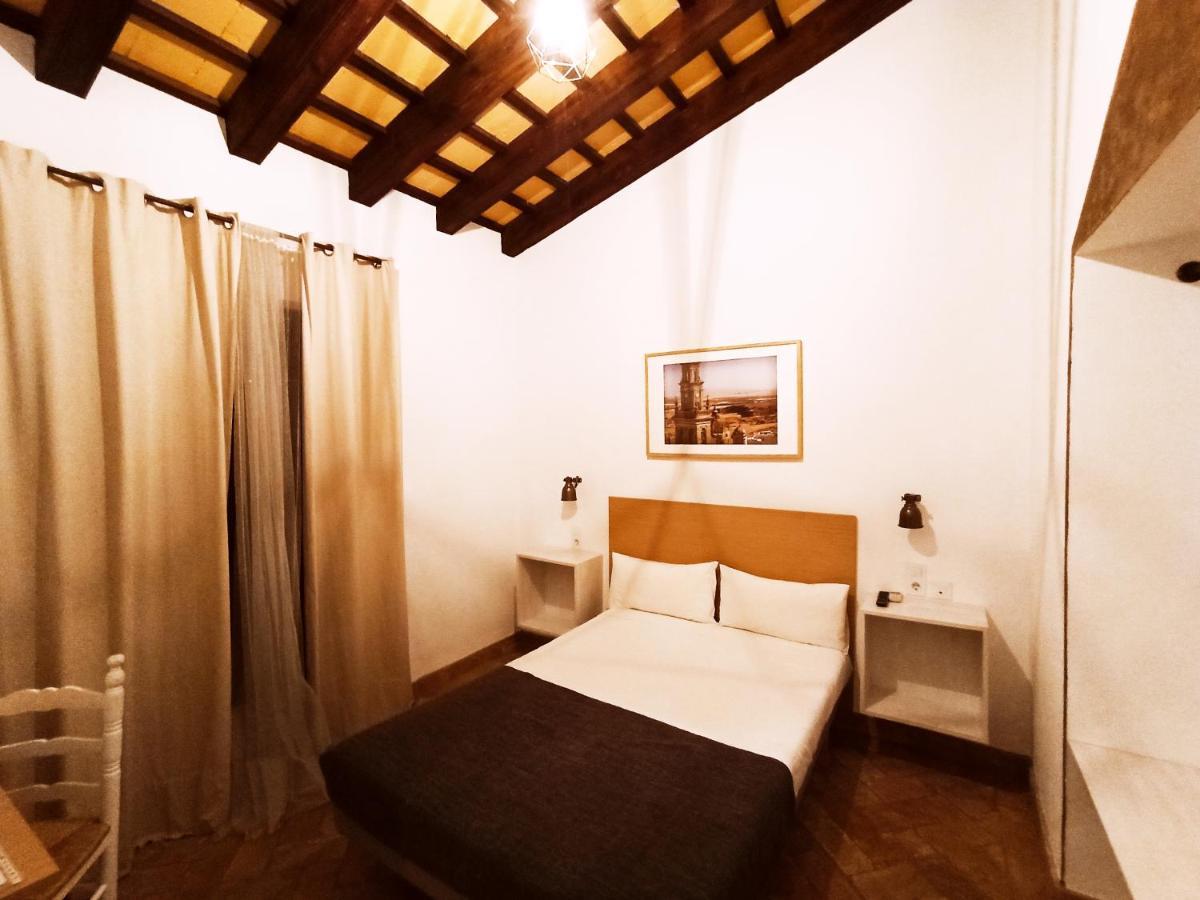 Frenteabastos Suites Cafe Hostal & Apartments 카르모나 외부 사진
