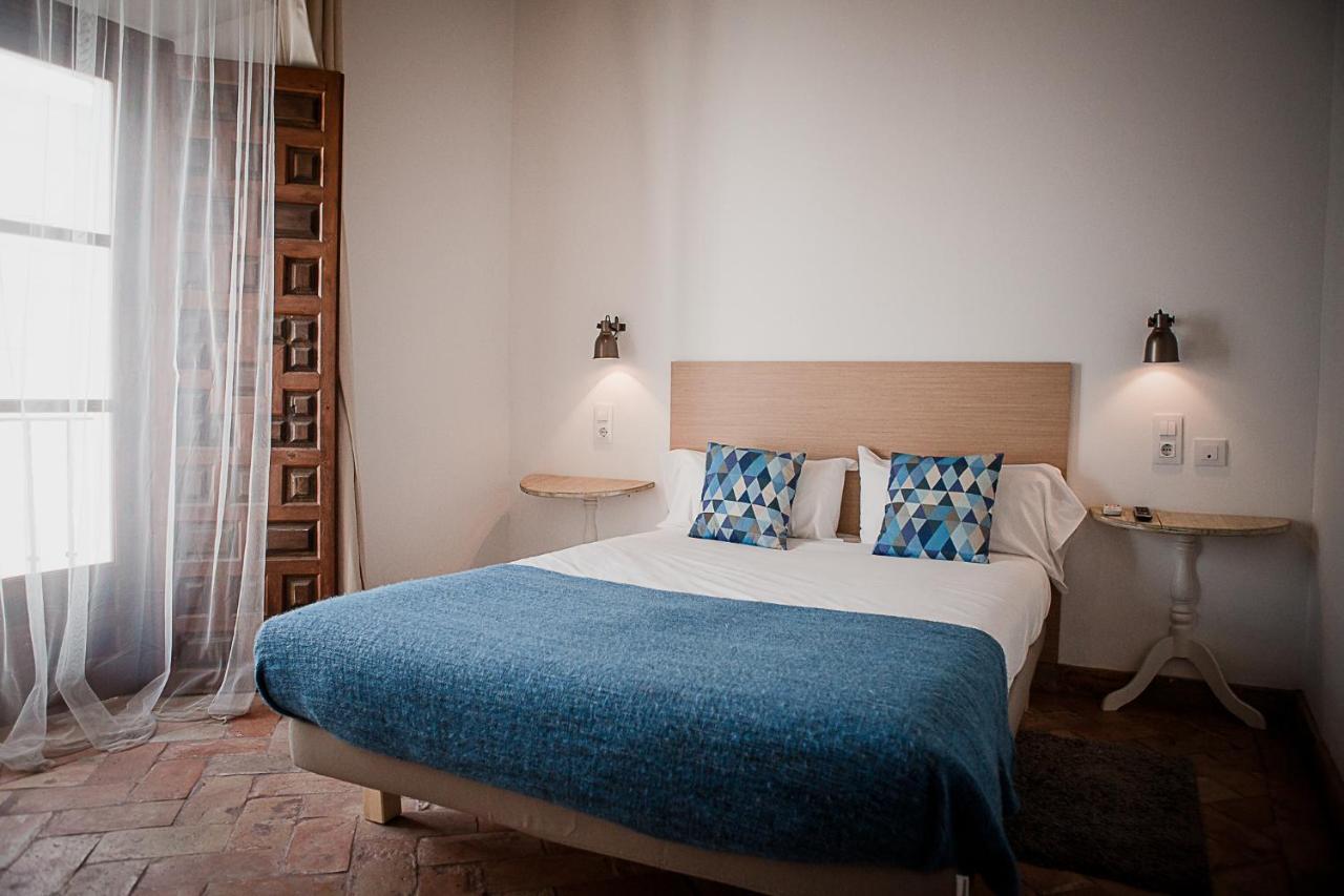 Frenteabastos Suites Cafe Hostal & Apartments 카르모나 외부 사진