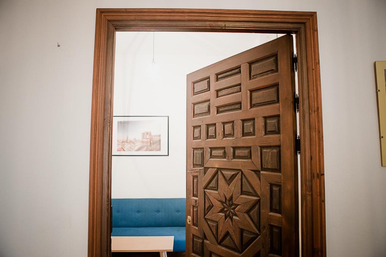 Frenteabastos Suites Cafe Hostal & Apartments 카르모나 외부 사진
