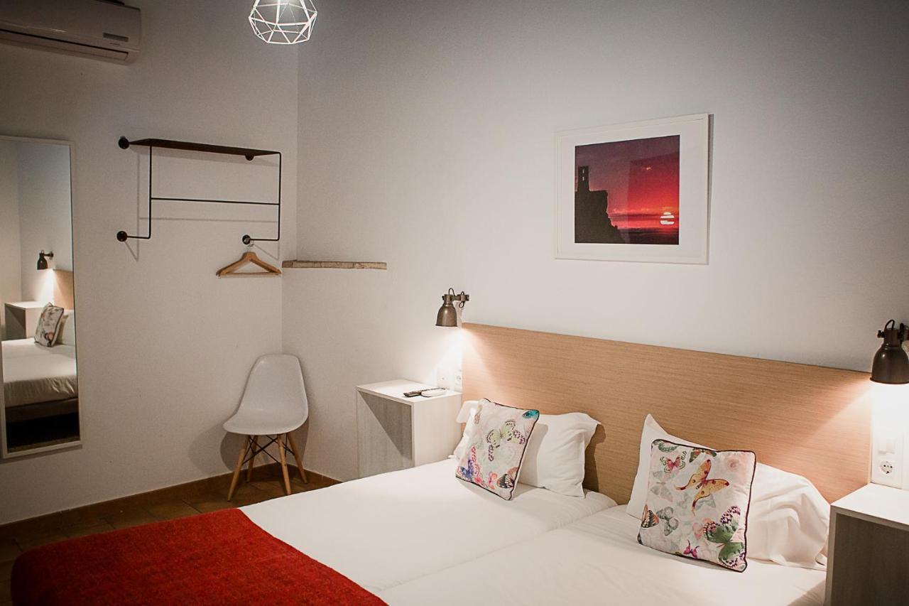 Frenteabastos Suites Cafe Hostal & Apartments 카르모나 외부 사진