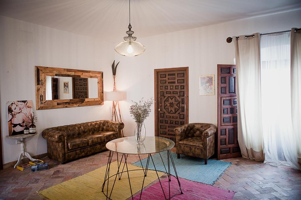 Frenteabastos Suites Cafe Hostal & Apartments 카르모나 외부 사진