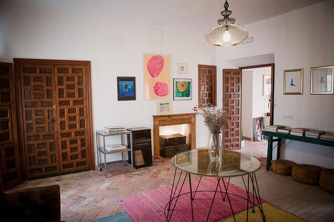 Frenteabastos Suites Cafe Hostal & Apartments 카르모나 외부 사진
